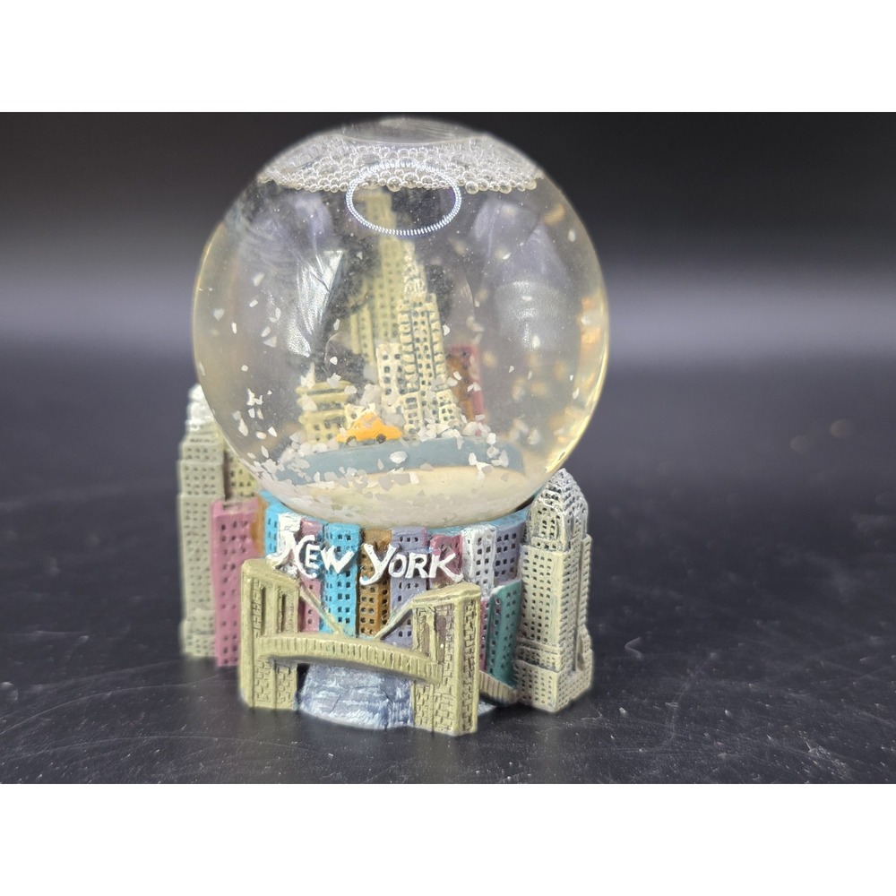 Vintage New York Snow Globe With King Kong 2&1/2 "